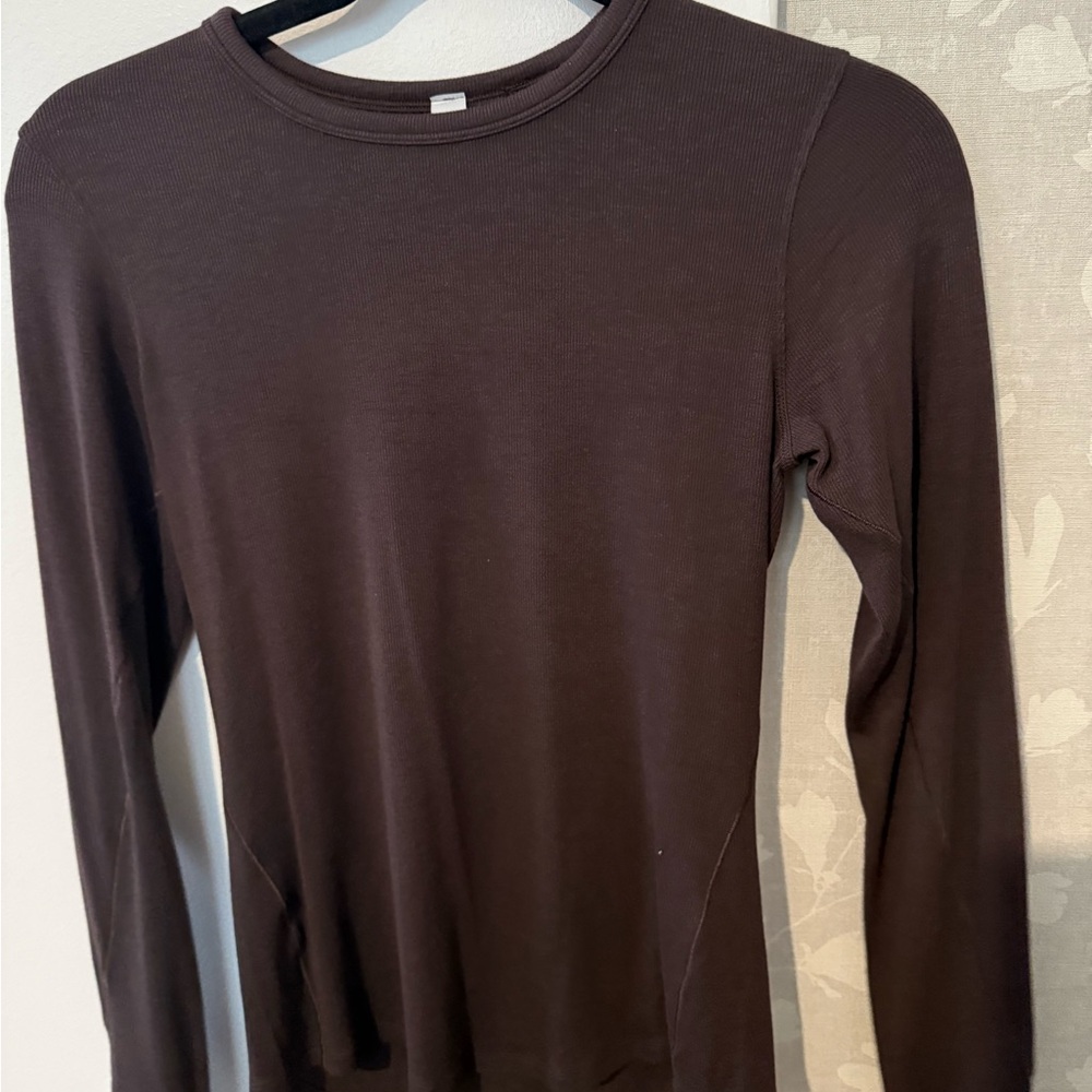 Women's Lululemon Hold Tight L/S shirt. size 6. Espresso Brown